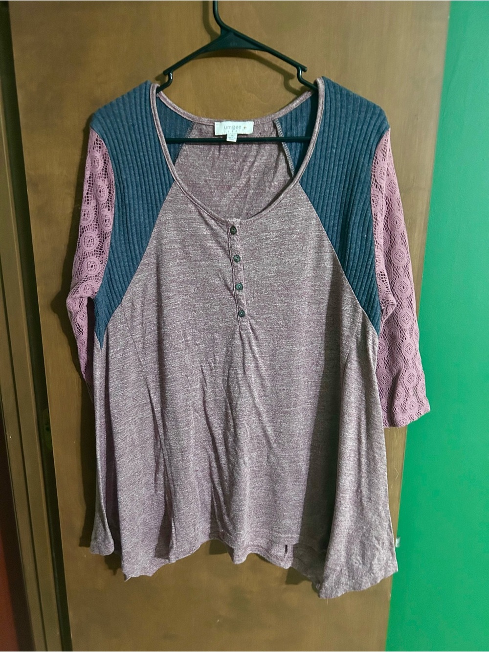 Umgee  Heather Mauve Henley with Lace Sleeves